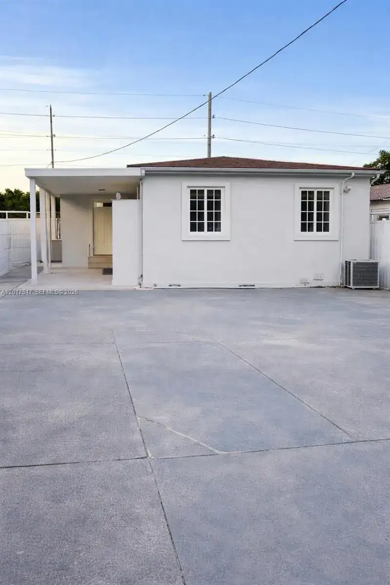 538 E 13th St, Hialeah FL 33010 photo 2