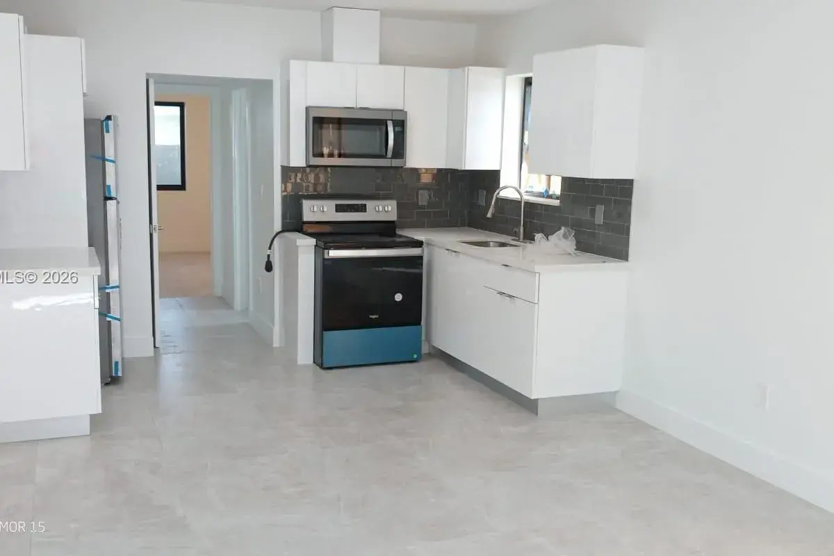 1725 Calais Dr # 6, Miami Beach FL 33141