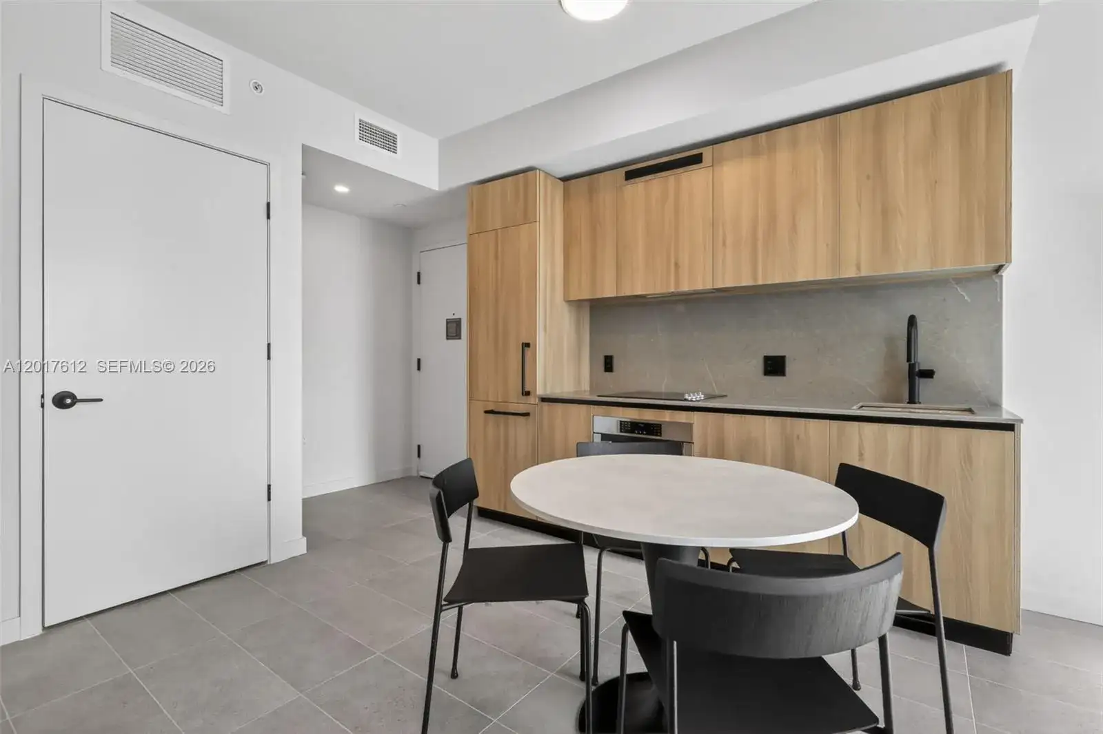 121 NE 5th St # 3313, Miami FL 33132 photo 3