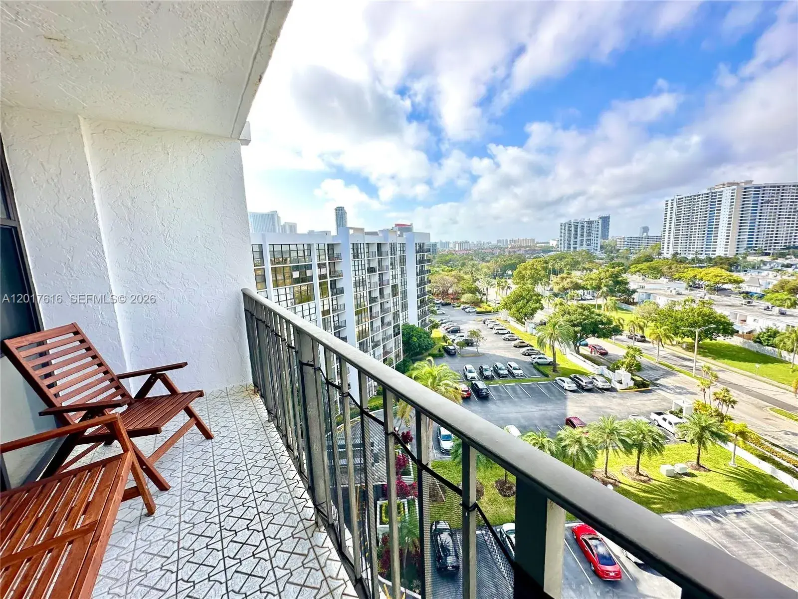 800 Parkview Dr # 1007, Hallandale Beach FL 33009