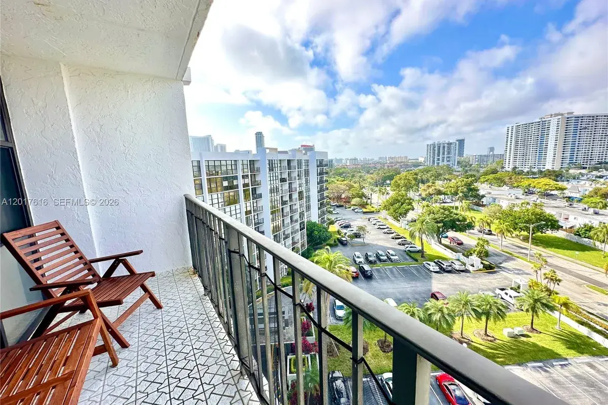 800 Parkview Dr # 1007, Hallandale Beach FL 33009
