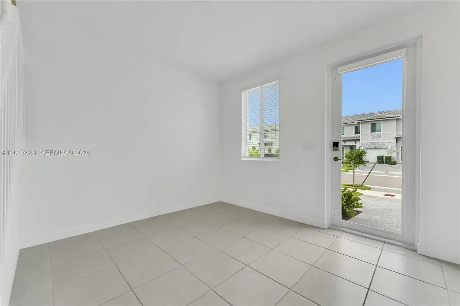 725 SE 14th Ct, Homestead FL 33034 photo 4