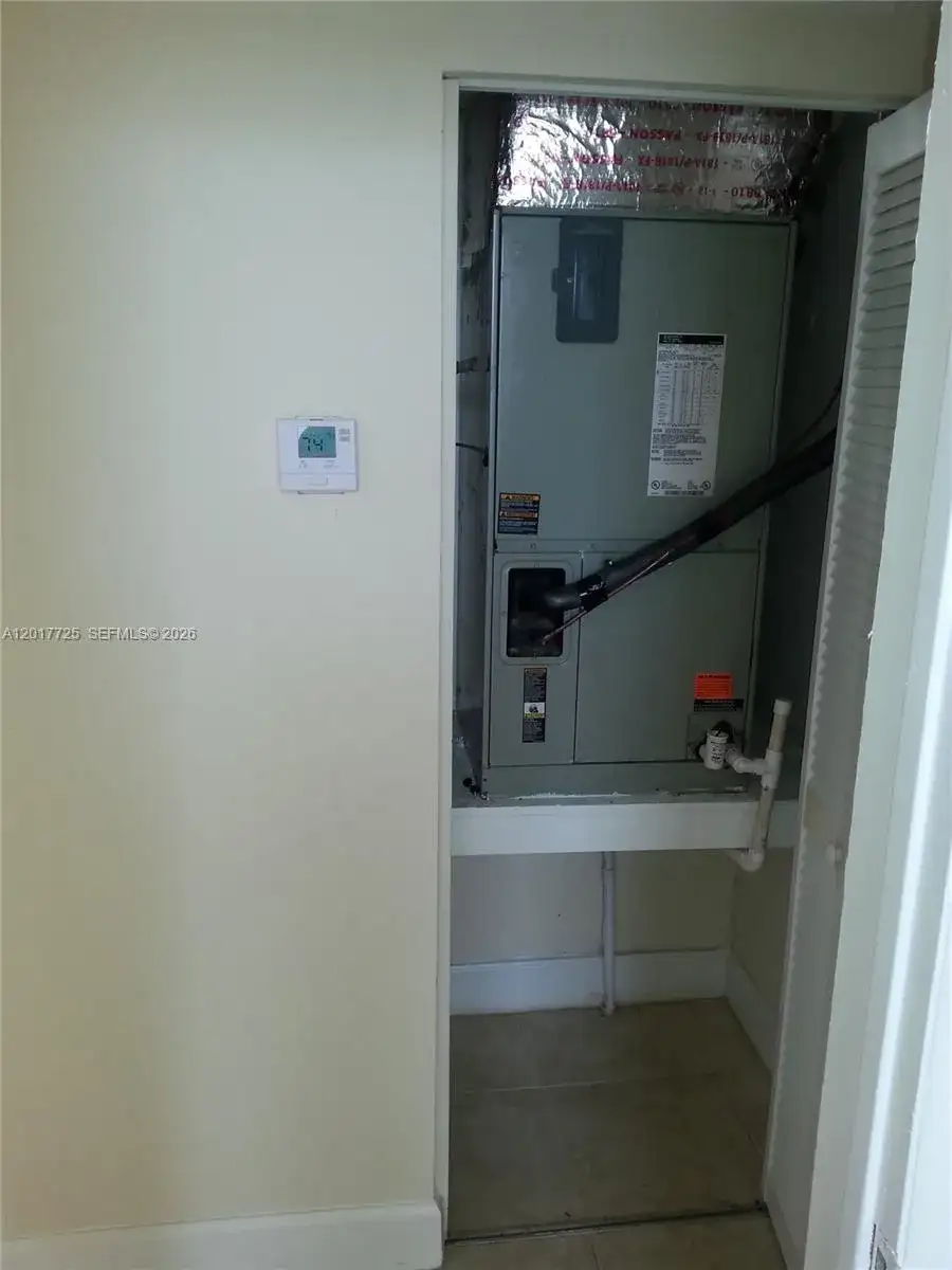 14095 NE 2nd Ct # C, Miami FL 33161 photo 4