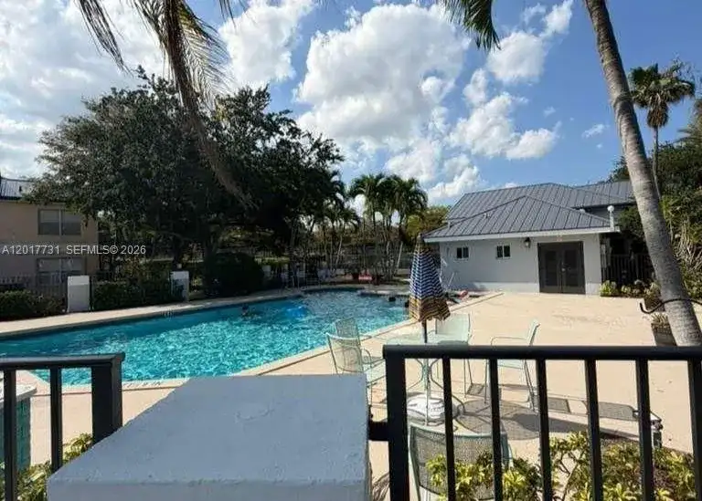 7610 Westwood Dr # 122, Tamarac FL 33321 photo 2