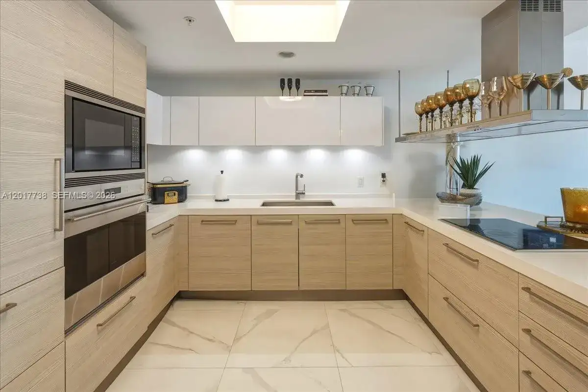 17301 Biscayne Blvd # 605, North Miami Beach FL 33160 photo 2