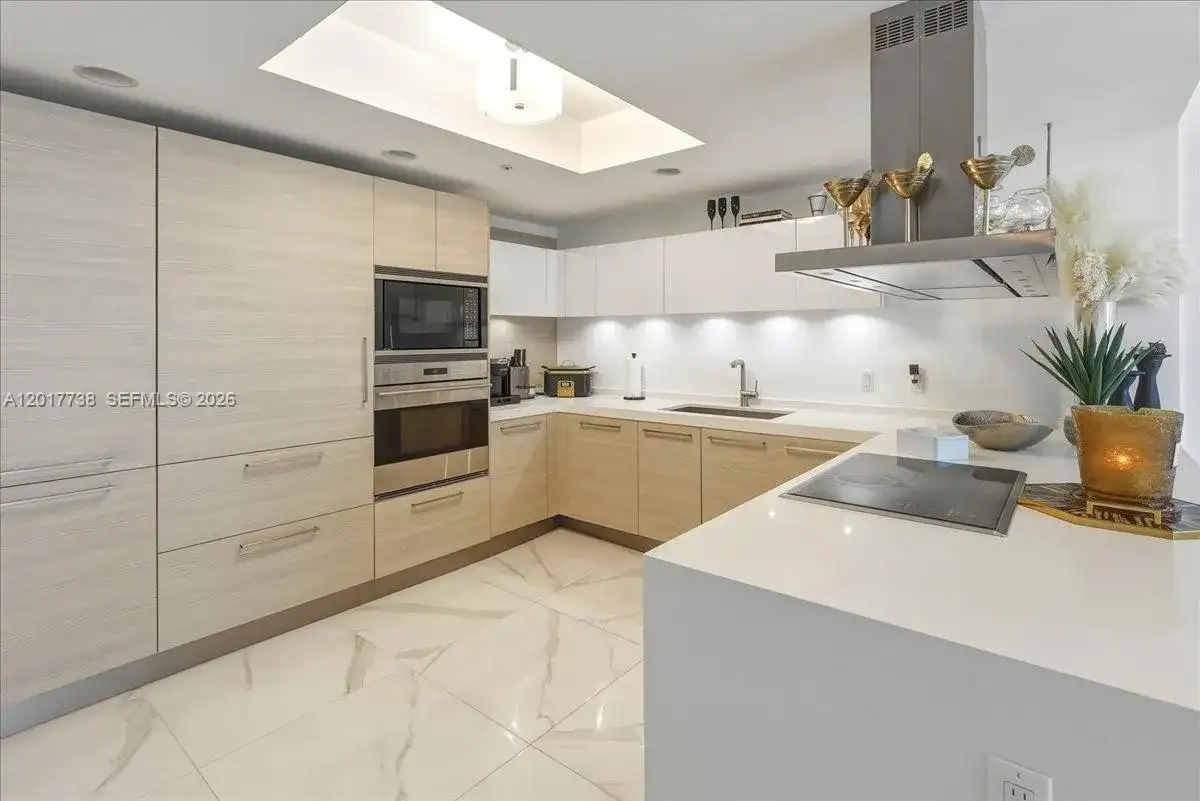 17301 Biscayne Blvd # 605, North Miami Beach FL 33160 photo 3