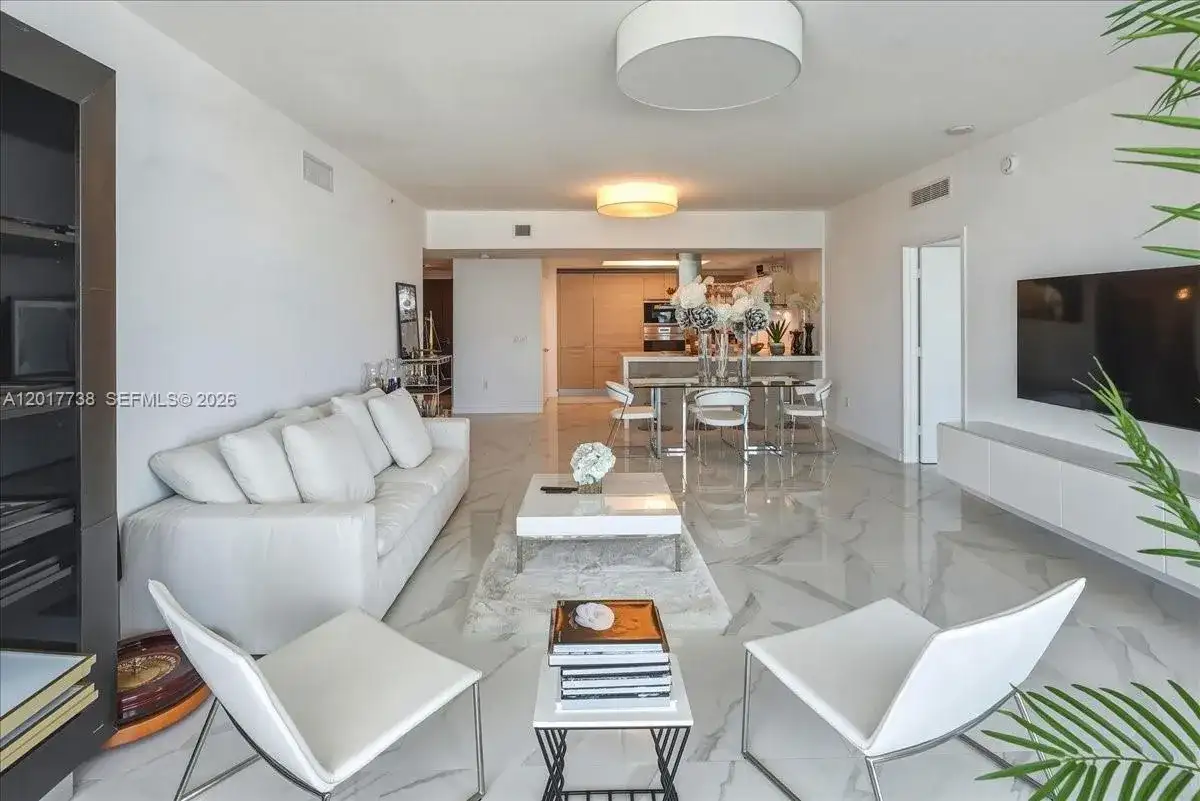 17301 Biscayne Blvd # 605, North Miami Beach FL 33160 photo 5