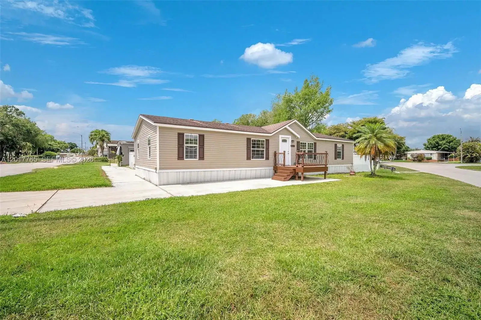 730 NW 217th Ter, Pembroke Pines FL 33029 photo 2