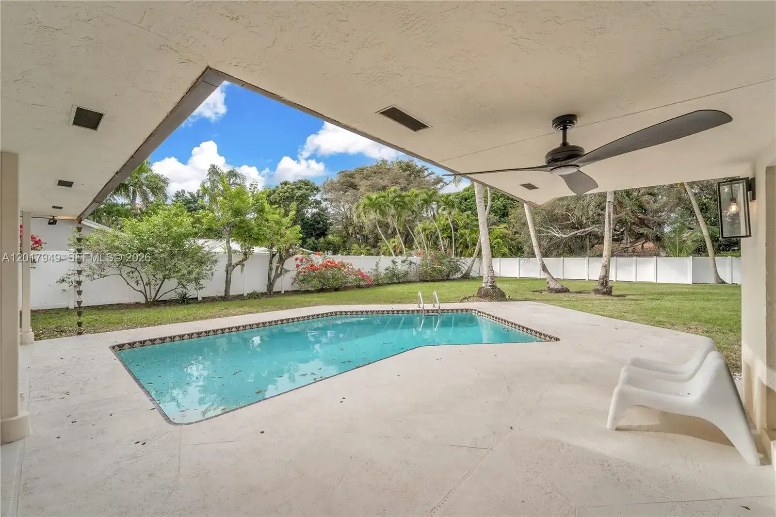 10330 SW 58th Ct, Pinecrest FL 33156 photo 2