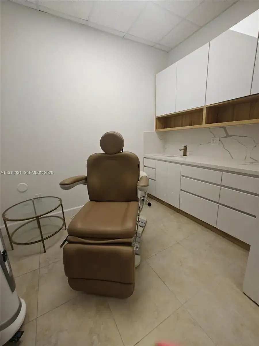175 SW 7th St # 2006, Miami FL 33130 photo 3
