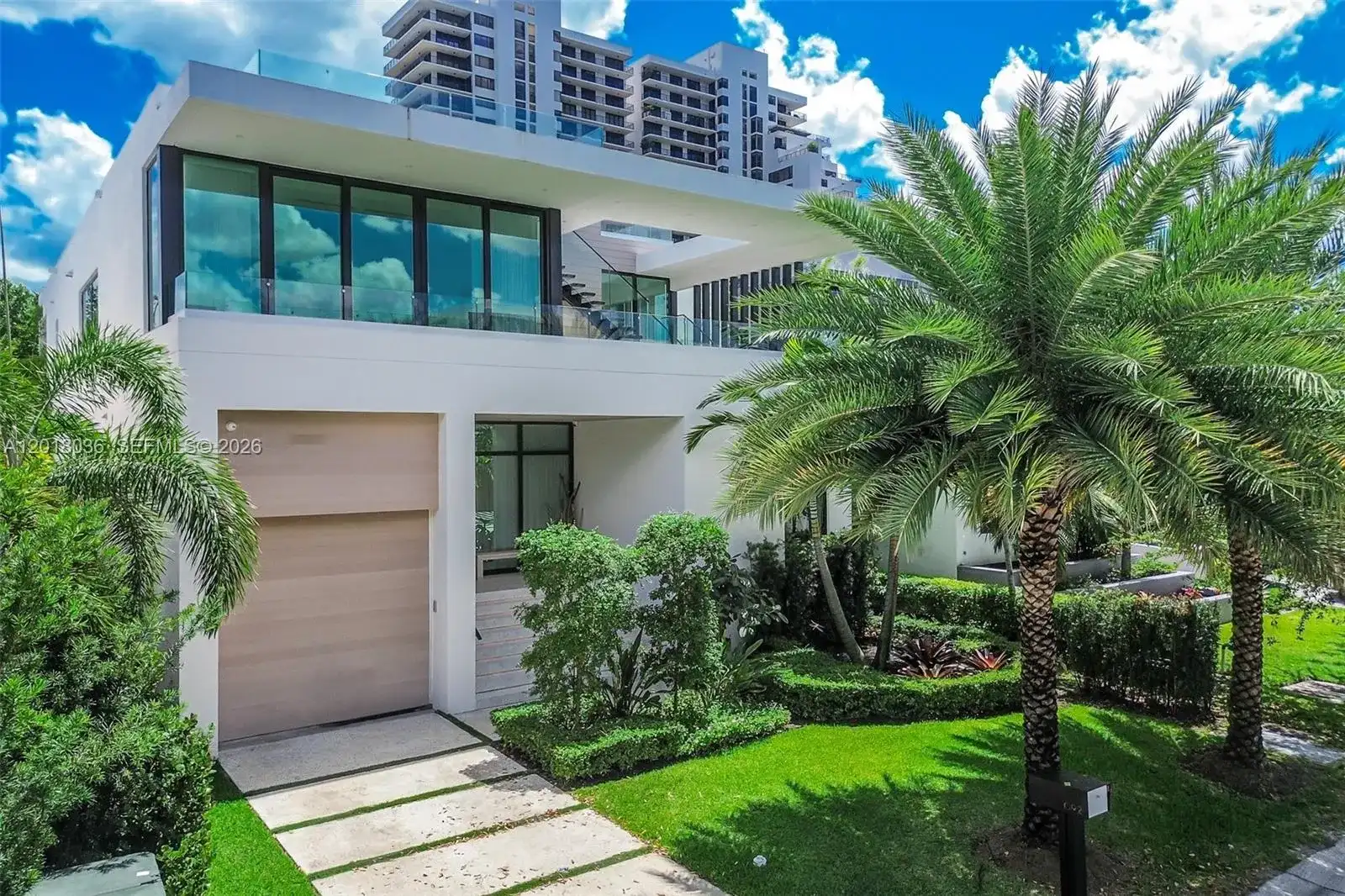 1092 N Venetian Dr, Miami FL 33139