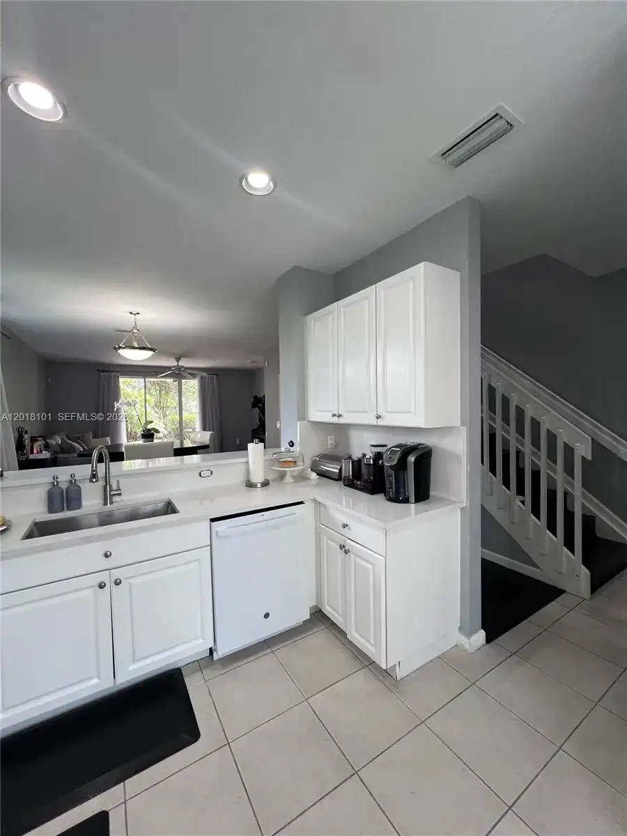 681 NW 42nd Ave, Plantation FL 33317 photo 2