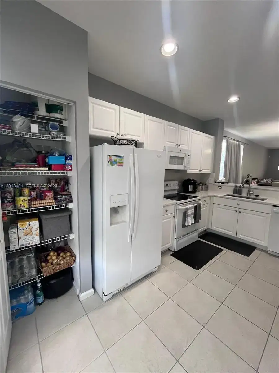 681 NW 42nd Ave, Plantation FL 33317 photo 5