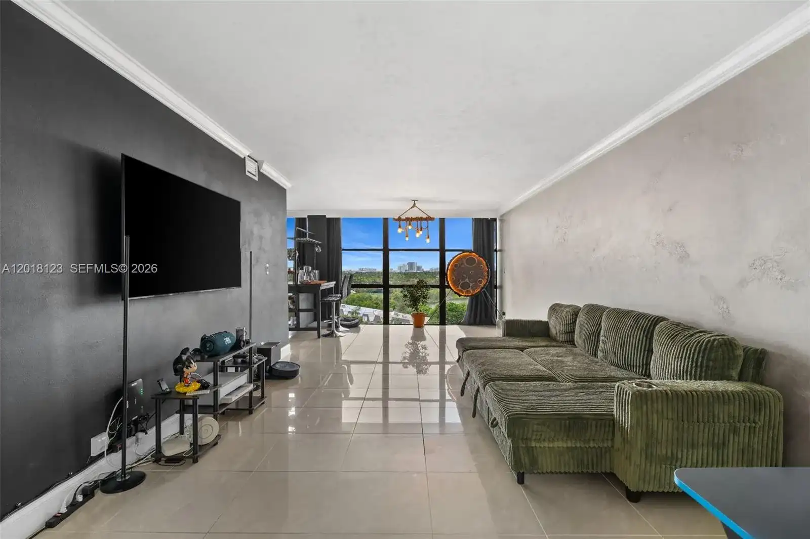 1000 Parkview Dr # 1025, Hallandale Beach FL 33009