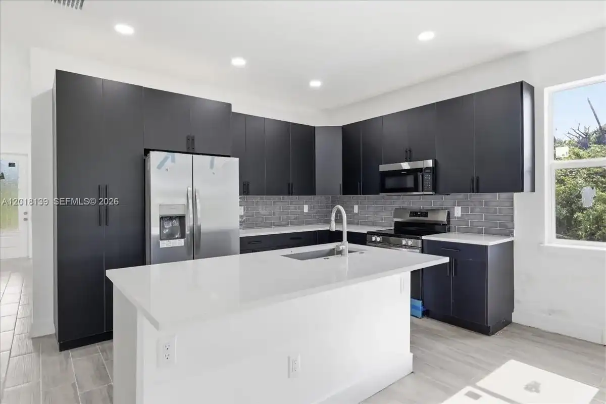 136 Lomas Rd, Other City - In The State Of Florida FL 33947