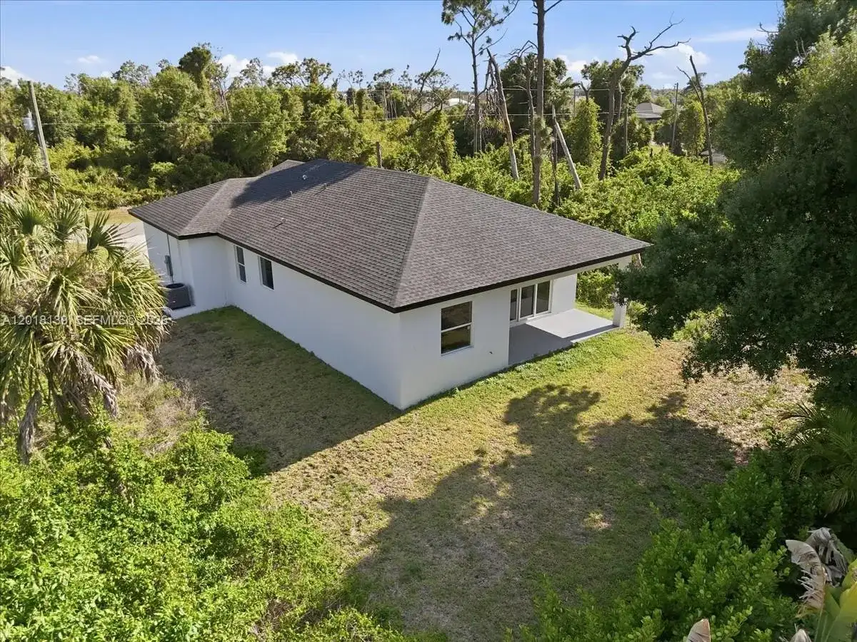 136 Lomas Rd, Other City - In The State Of Florida FL 33947 photo 5
