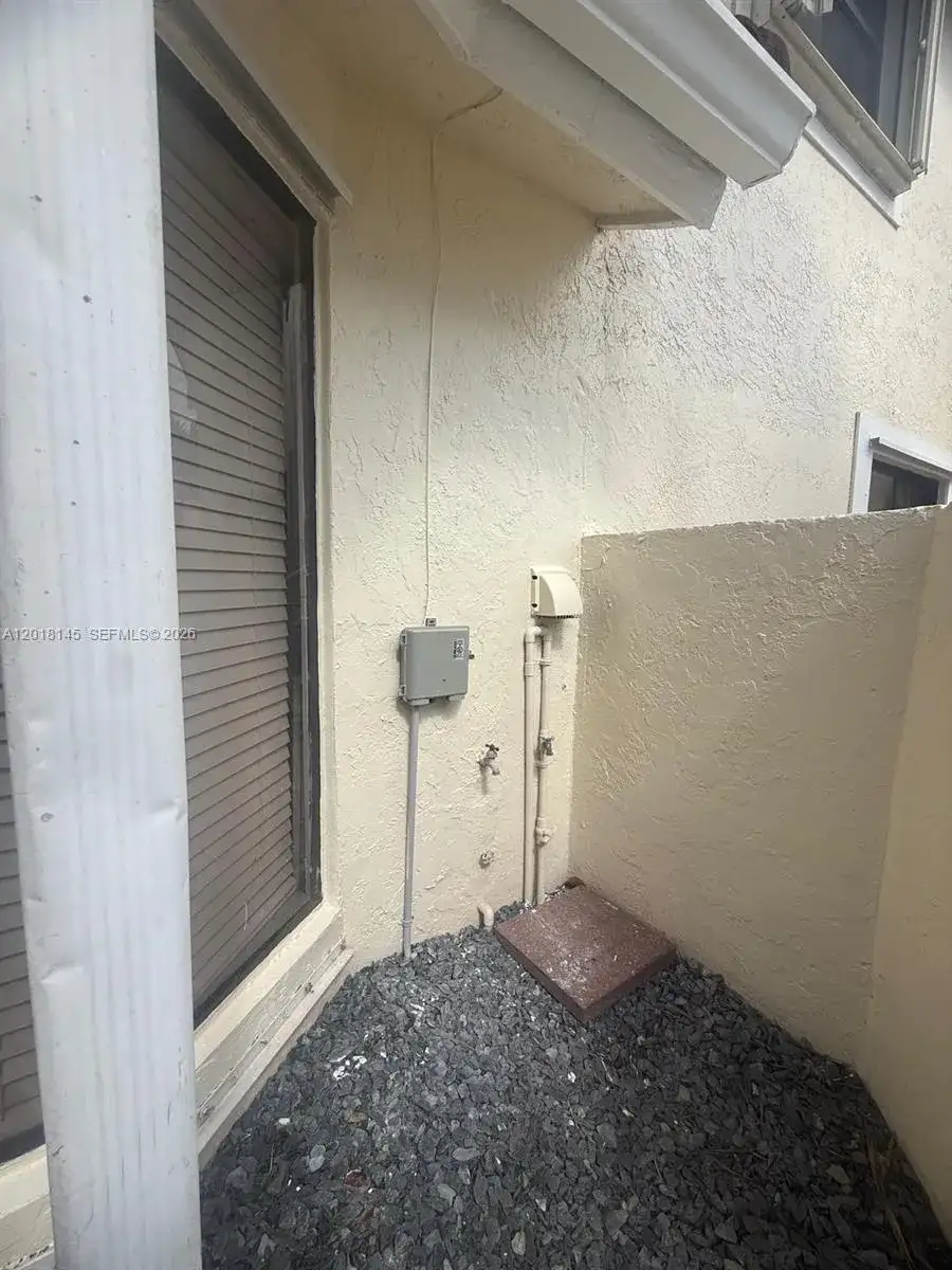 1004 San Remo Cir, Homestead FL 33035 photo 4