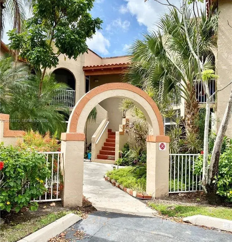 365 SW 86th Ave # 203, Pembroke Pines FL 33025