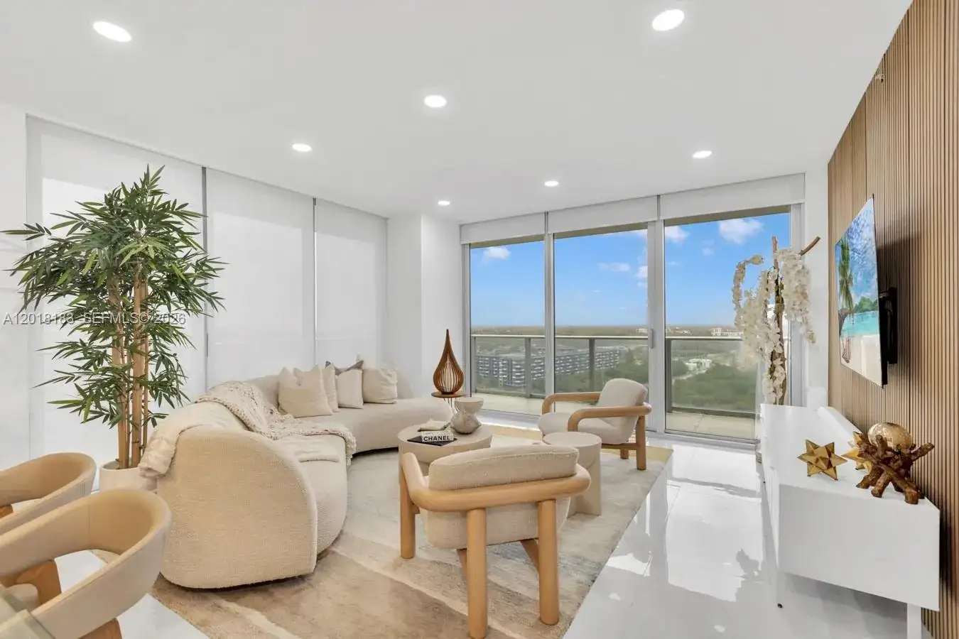 16385 Biscayne Blvd # 2101, North Miami Beach FL 33160 photo 3