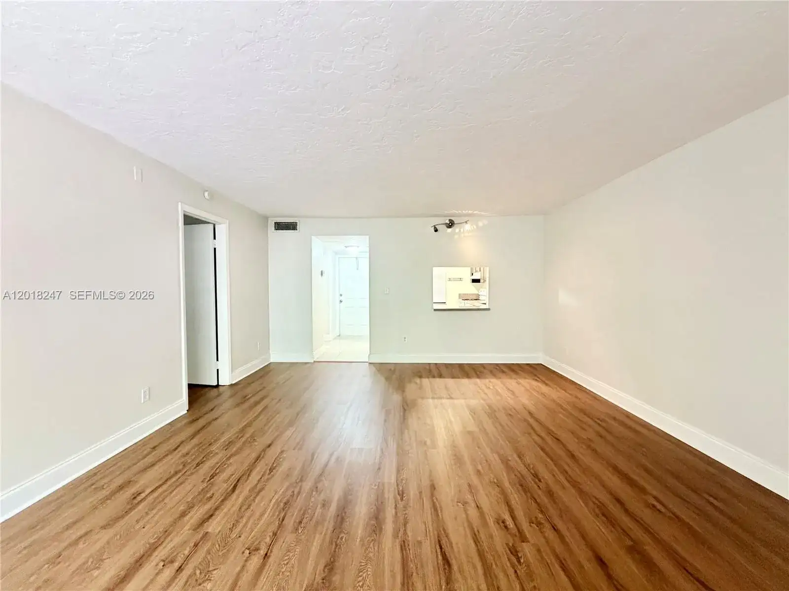 450 Commodore Dr # 214, Plantation FL 33325 photo 2