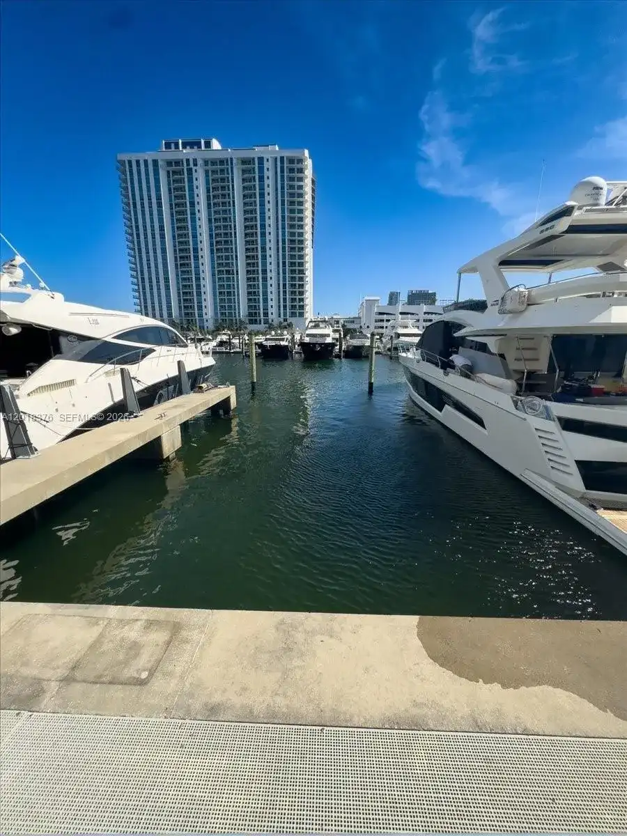 17111 Biscayne Blvd, North Miami Beach FL 33160