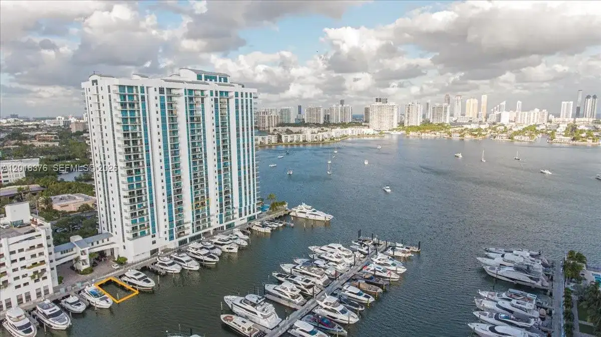 17111 Biscayne Blvd, North Miami Beach FL 33160 photo 2