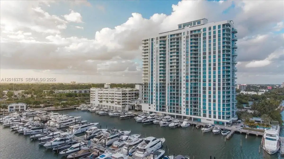 17111 Biscayne Blvd, North Miami Beach FL 33160 photo 3