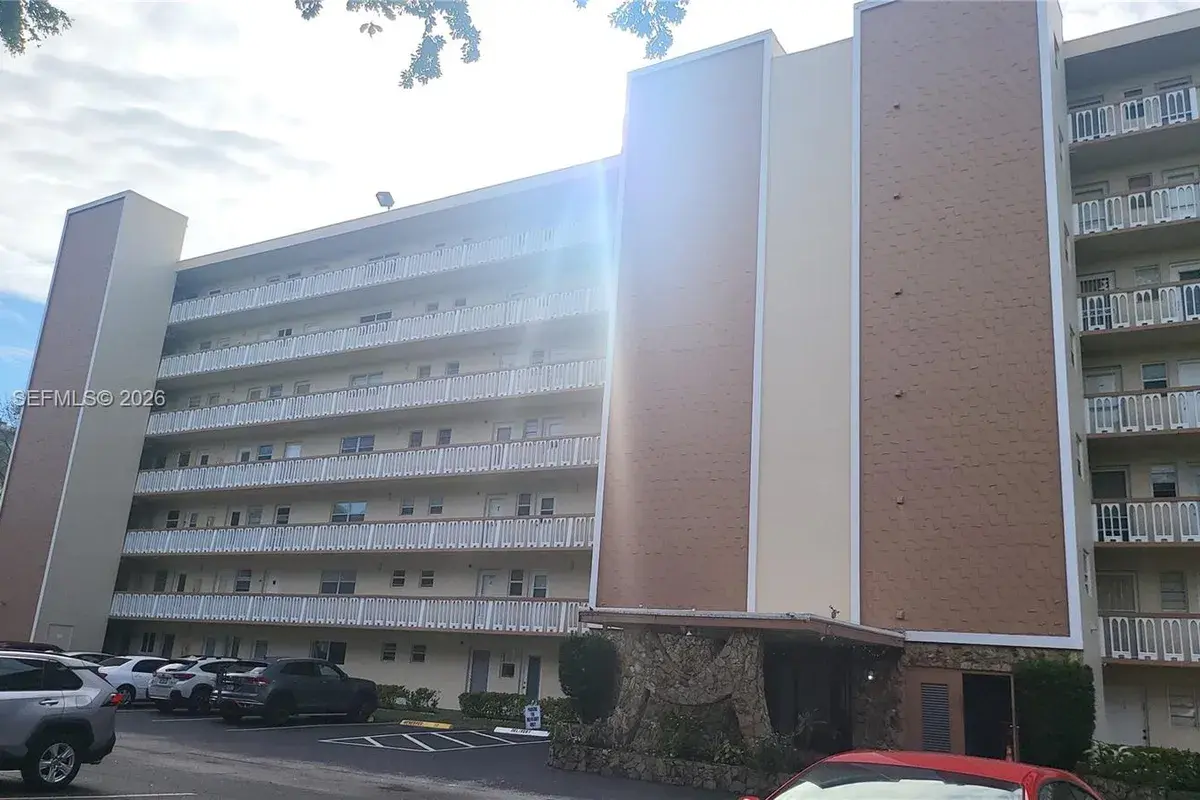 1001 NE 14th Ave # 201, Hallandale Beach FL 33009
