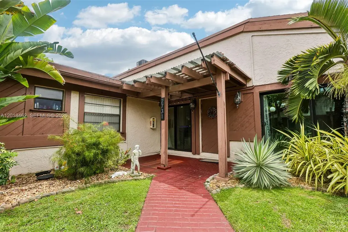 2731 S Parkview Dr, Hallandale Beach FL 33009