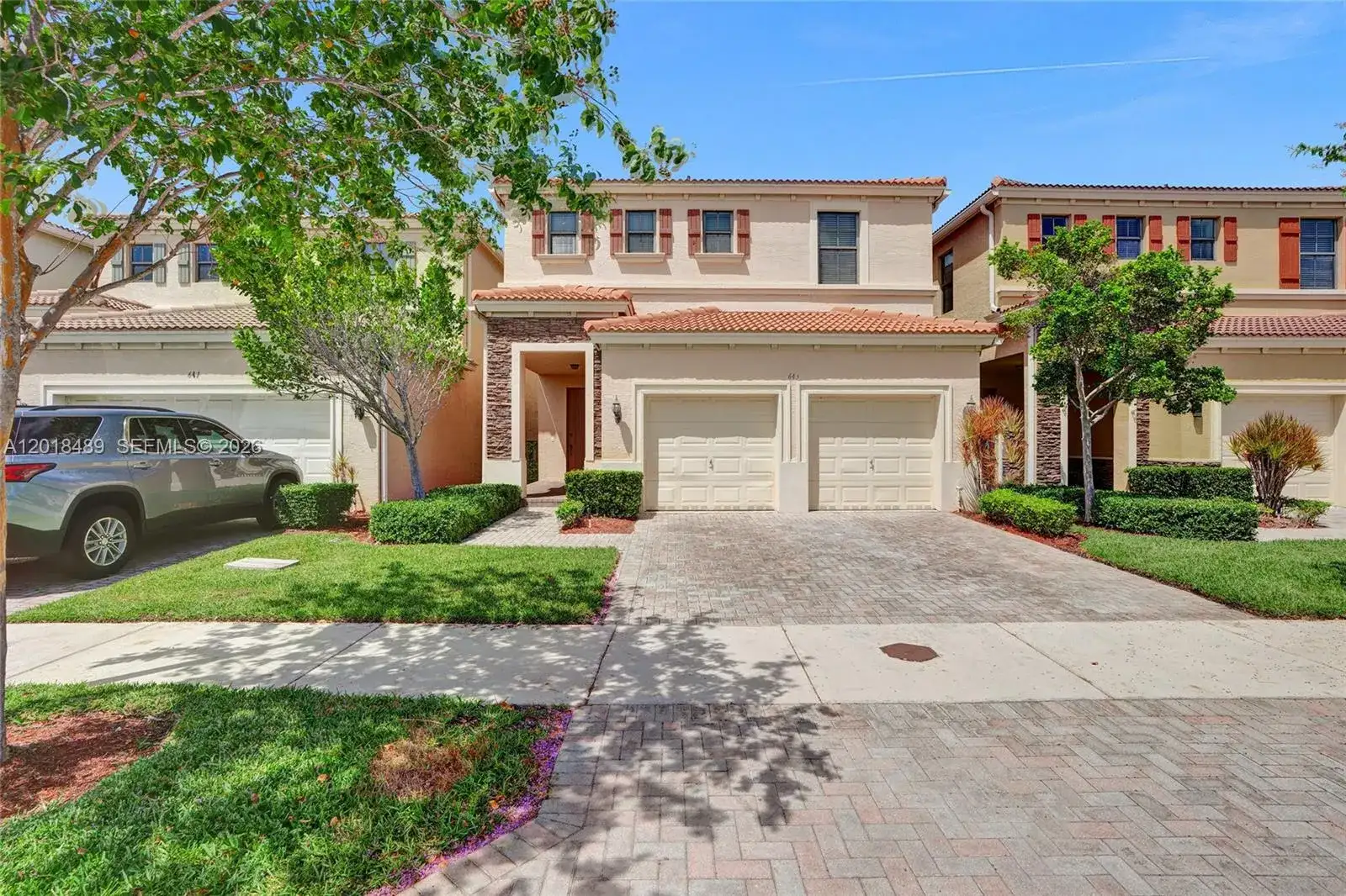643 NE 191st Ter, Miami FL 33179 photo 2