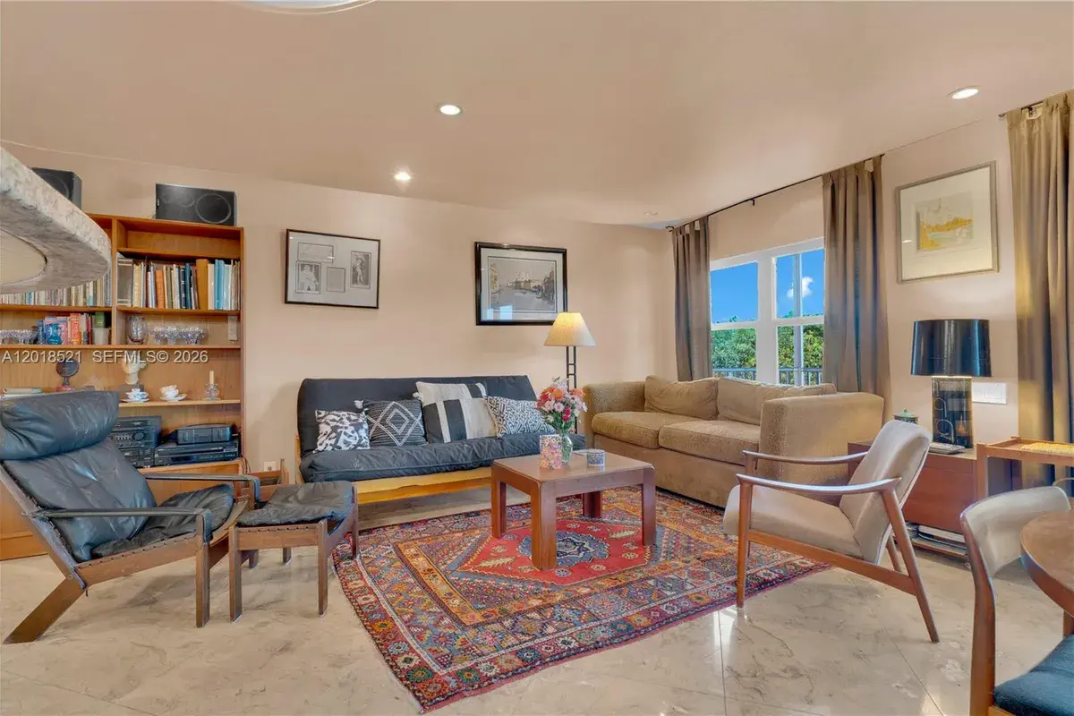 200 Diplomat Pkwy # 336, Hallandale Beach FL 33009