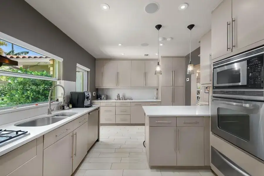 830 E Dilido Dr, Miami Beach FL 33139 photo 5