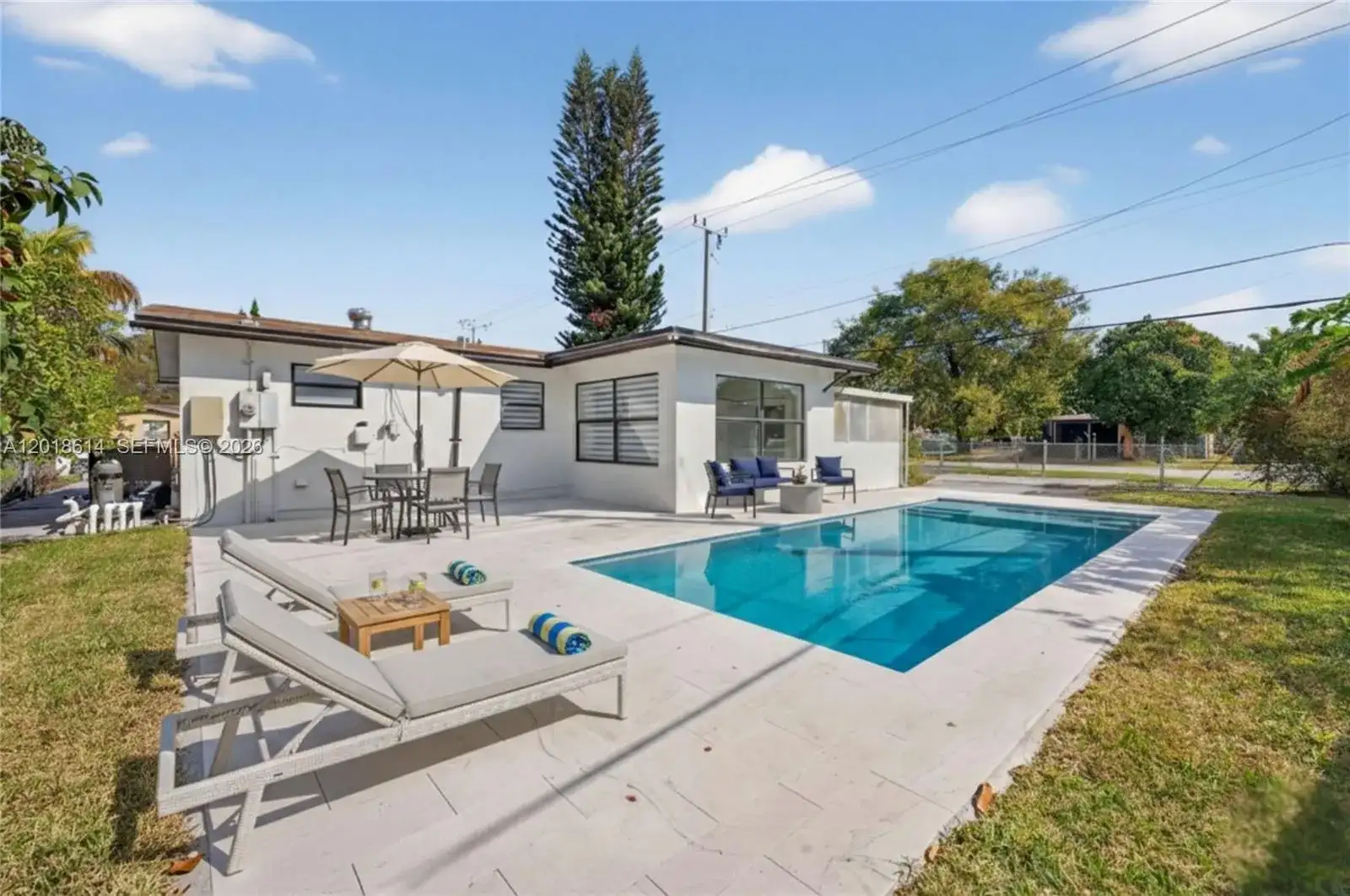 190 NE 173rd St, Miami FL 33162 photo 2