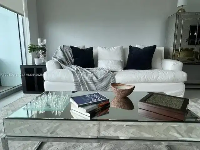 900 Biscayne Blvd # 3207, Miami FL 33132