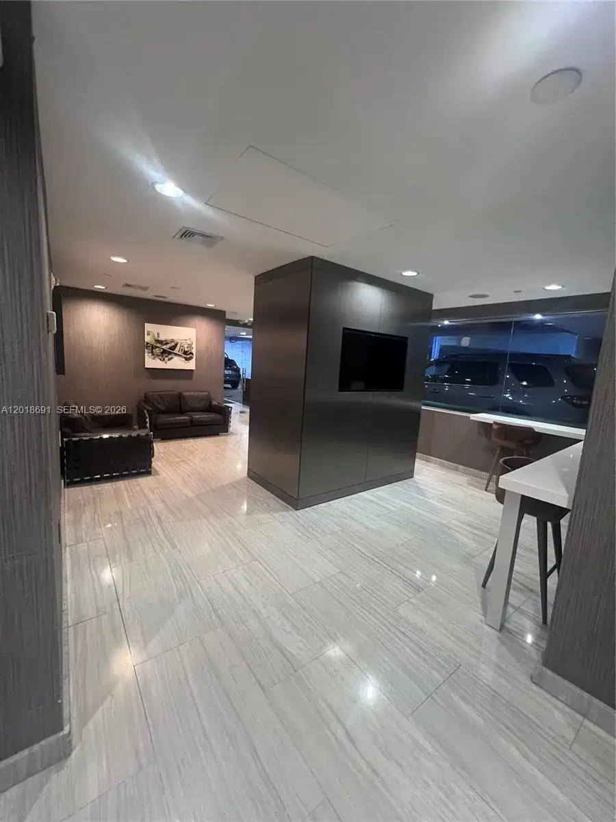 150 SE 2nd Ave # 208, Miami FL 33131 photo 4