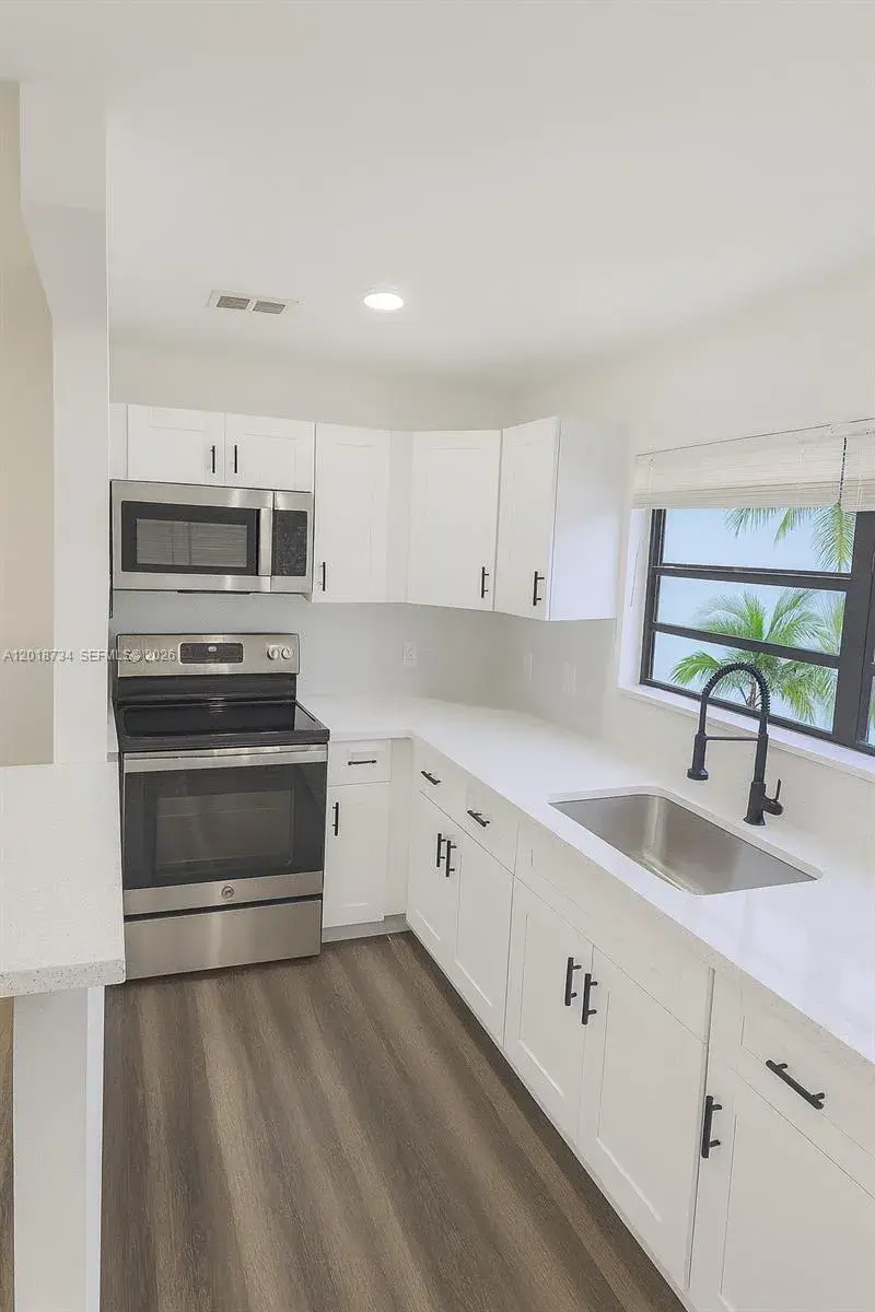 417 NW 2nd Ave # 9, Hallandale Beach FL 33009