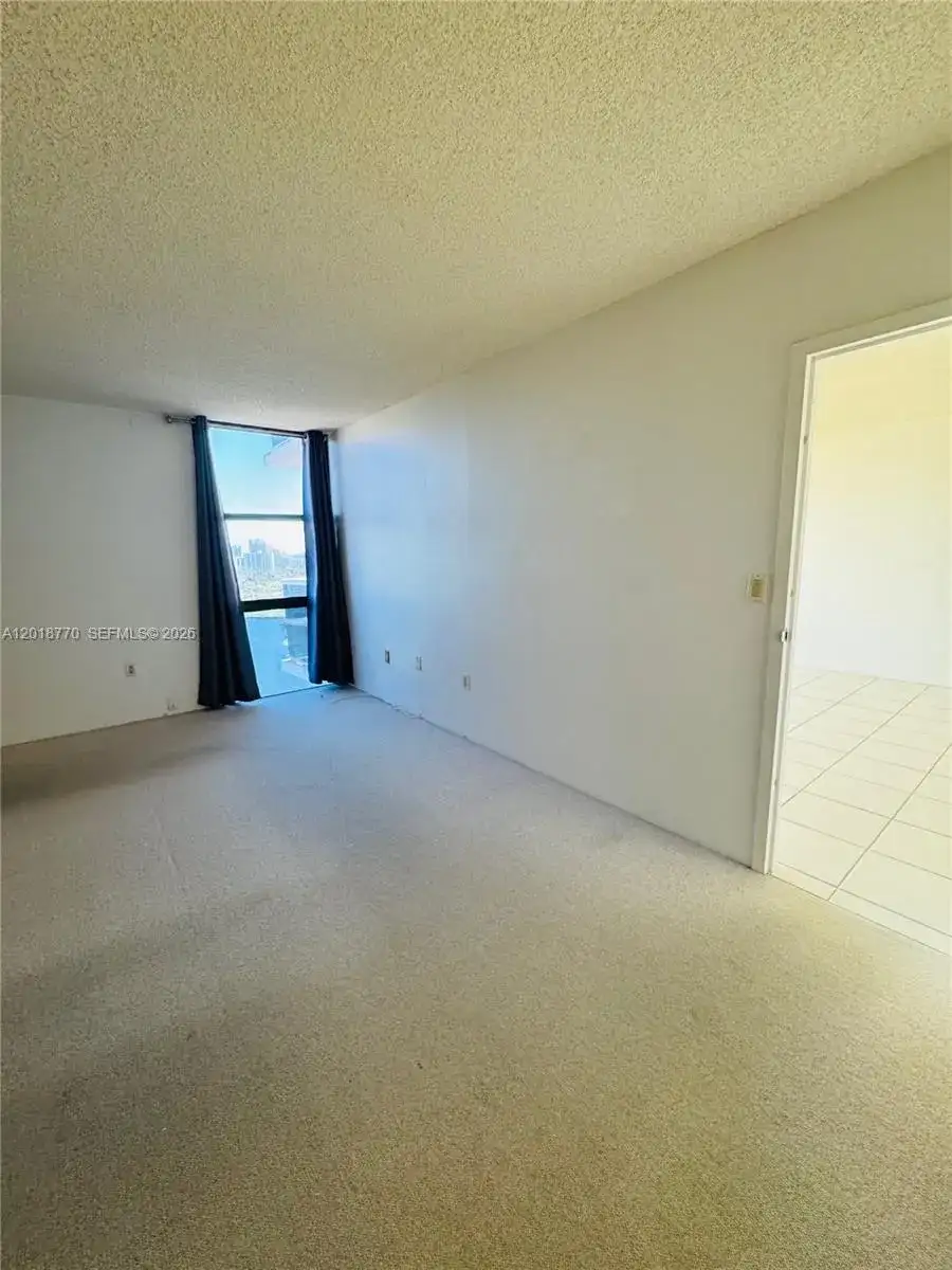3675 N Country Club Dr # 2005, Aventura FL 33180 photo 4