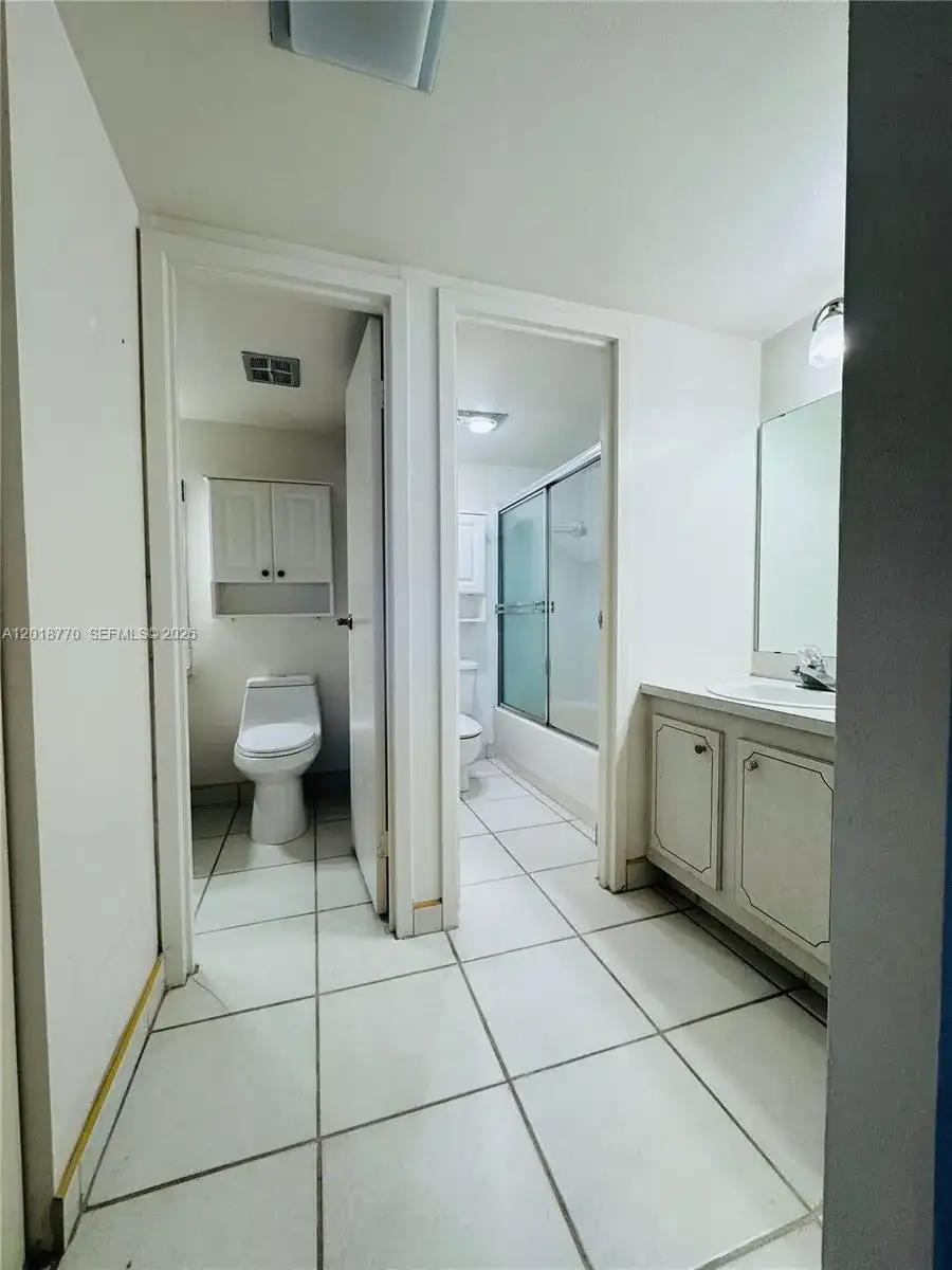 3675 N Country Club Dr # 2005, Aventura FL 33180 photo 5