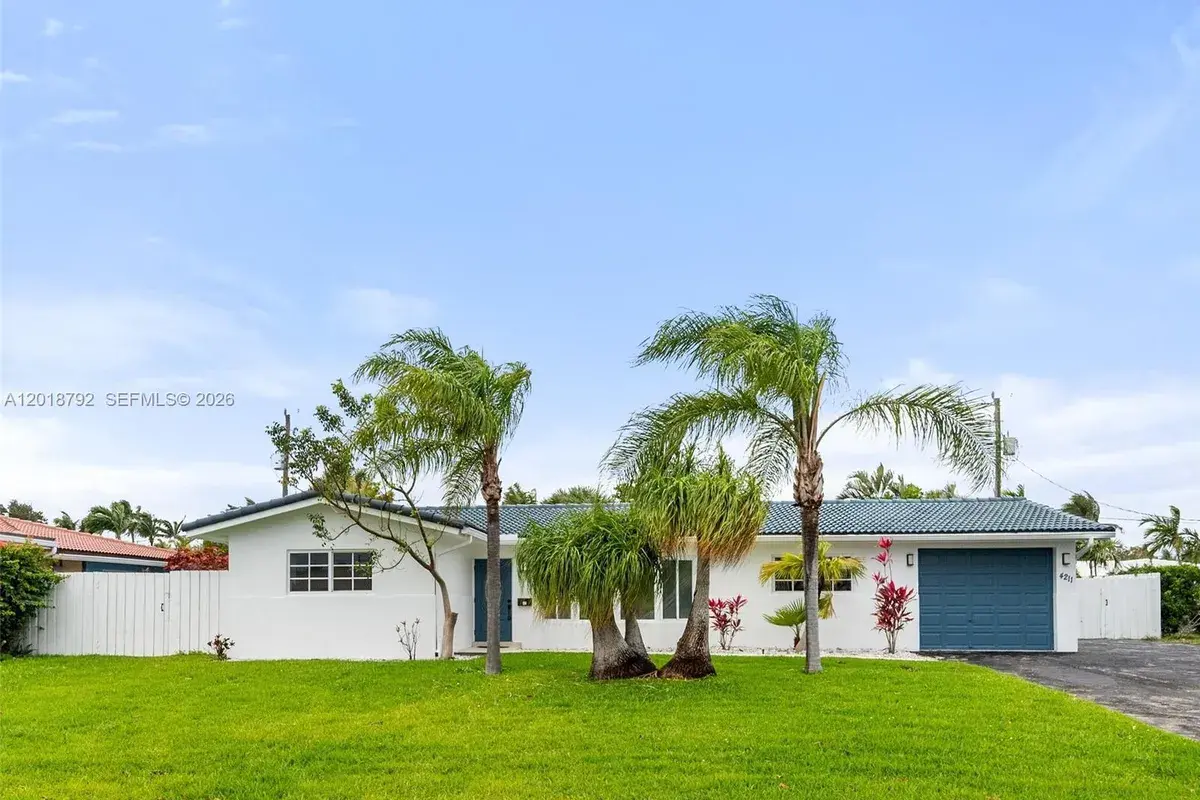 4211 NE 27th Ave, Lighthouse Point FL 33064