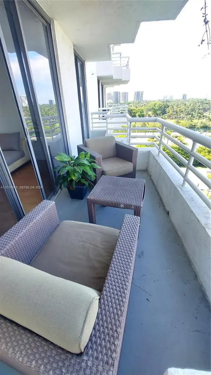 3300 NE 192nd St # 808, Aventura FL 33180