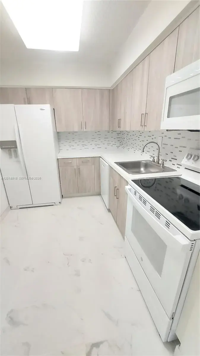 3300 NE 192nd St # 808, Aventura FL 33180