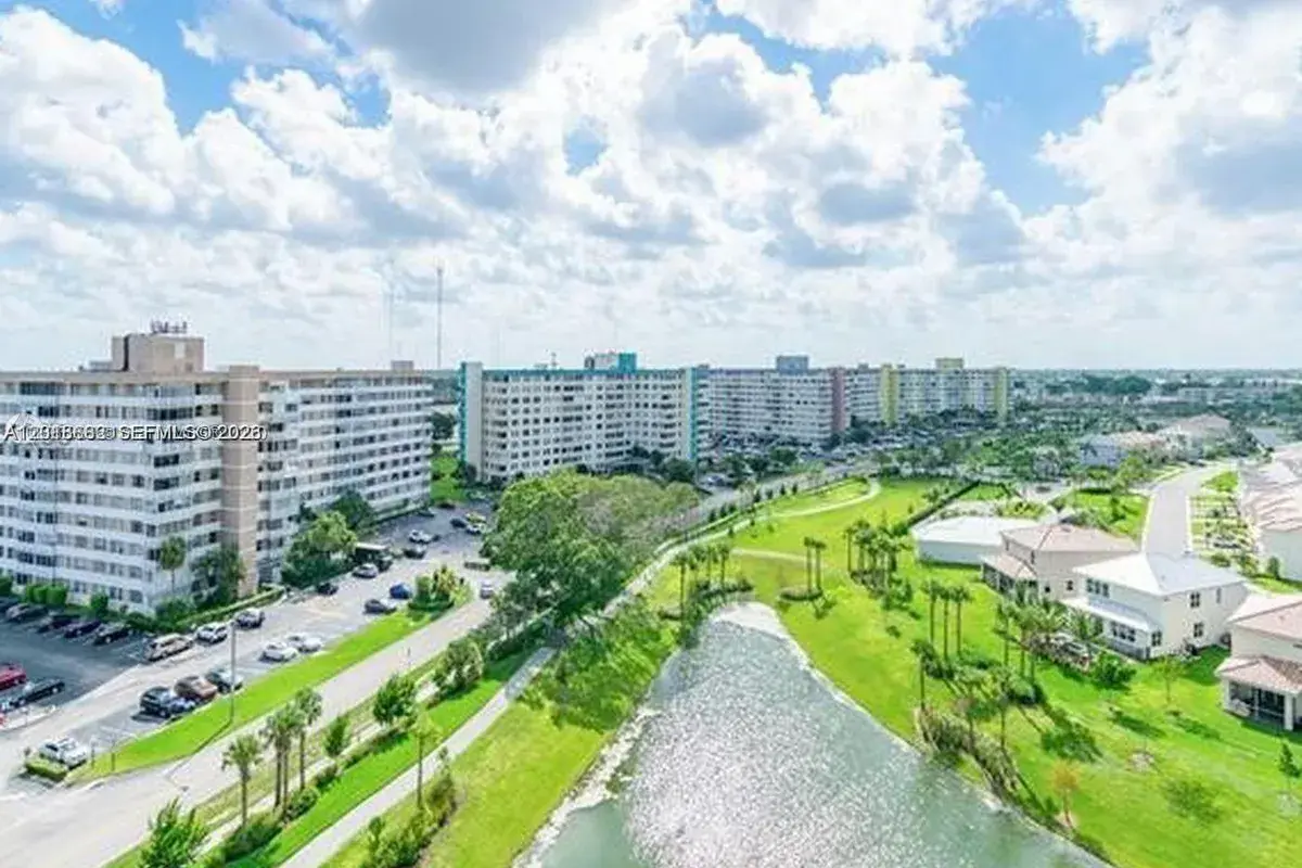 950 Hillcrest Dr # 503, Hollywood FL 33021