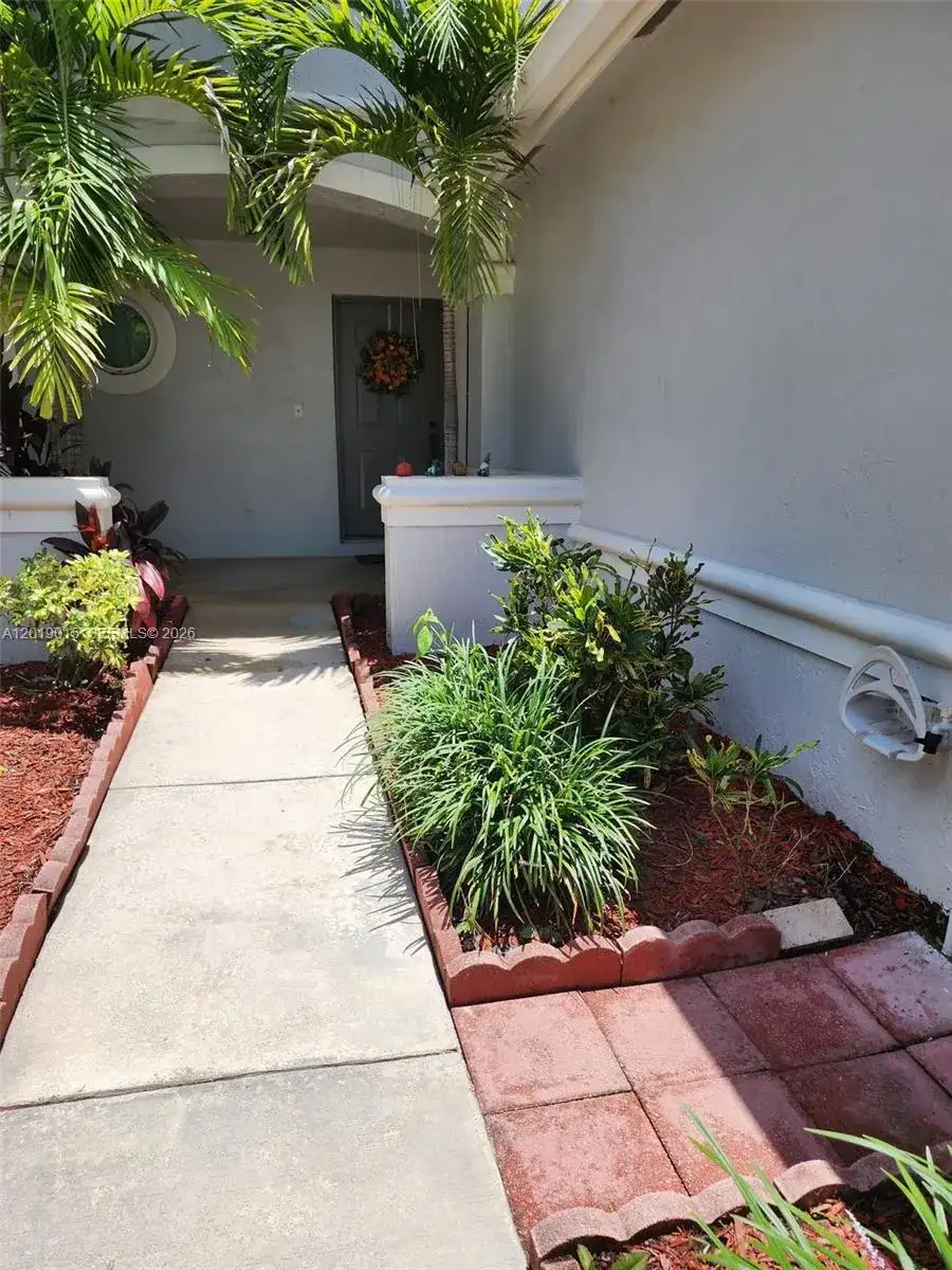 8014 Big Pine Way, Riviera Beach FL 33407 photo 2