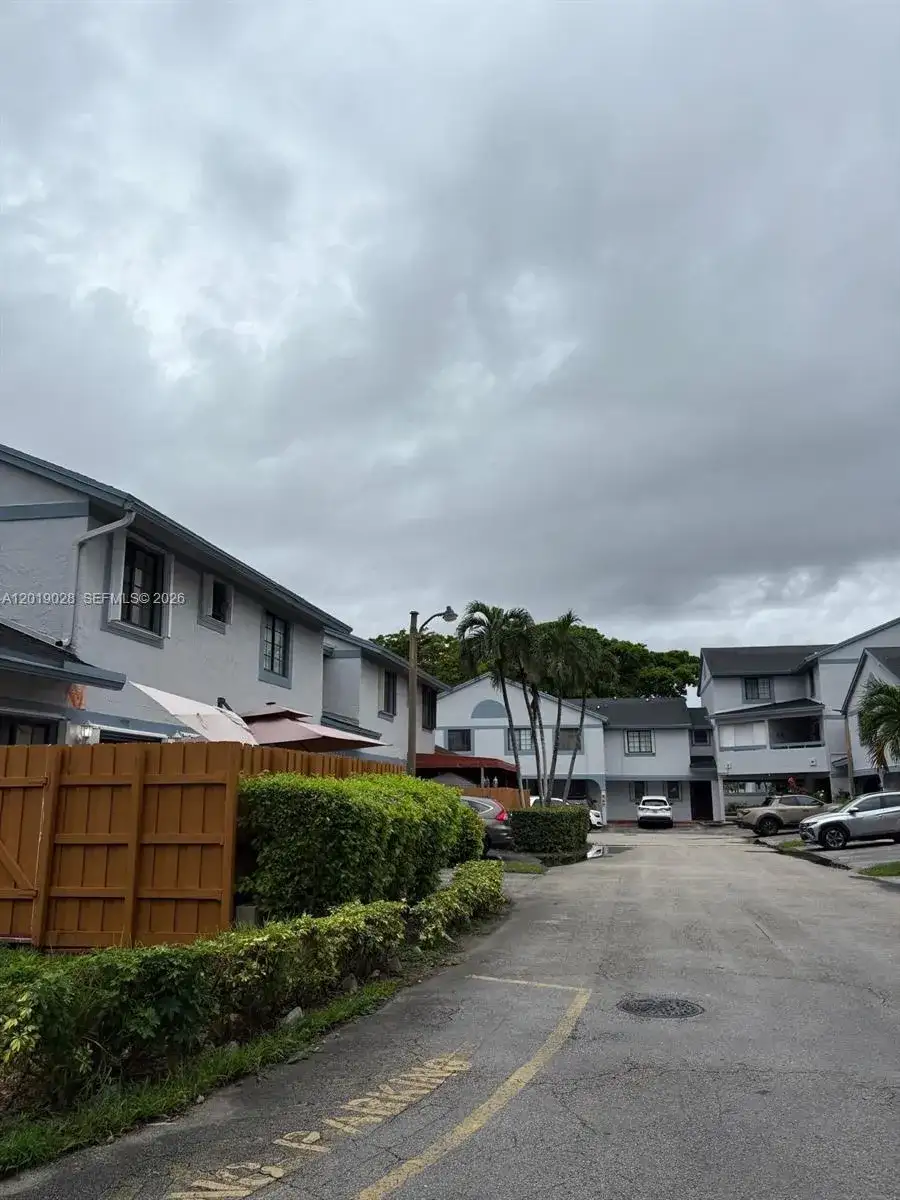 1405 SW 122nd Ave # 13, Miami FL 33184 photo 4