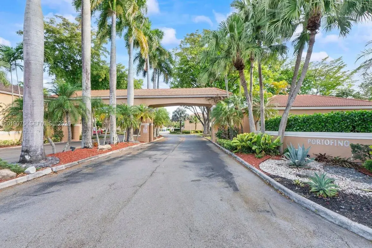 11461 Lakeview Dr # 8A, Coral Springs FL 33071