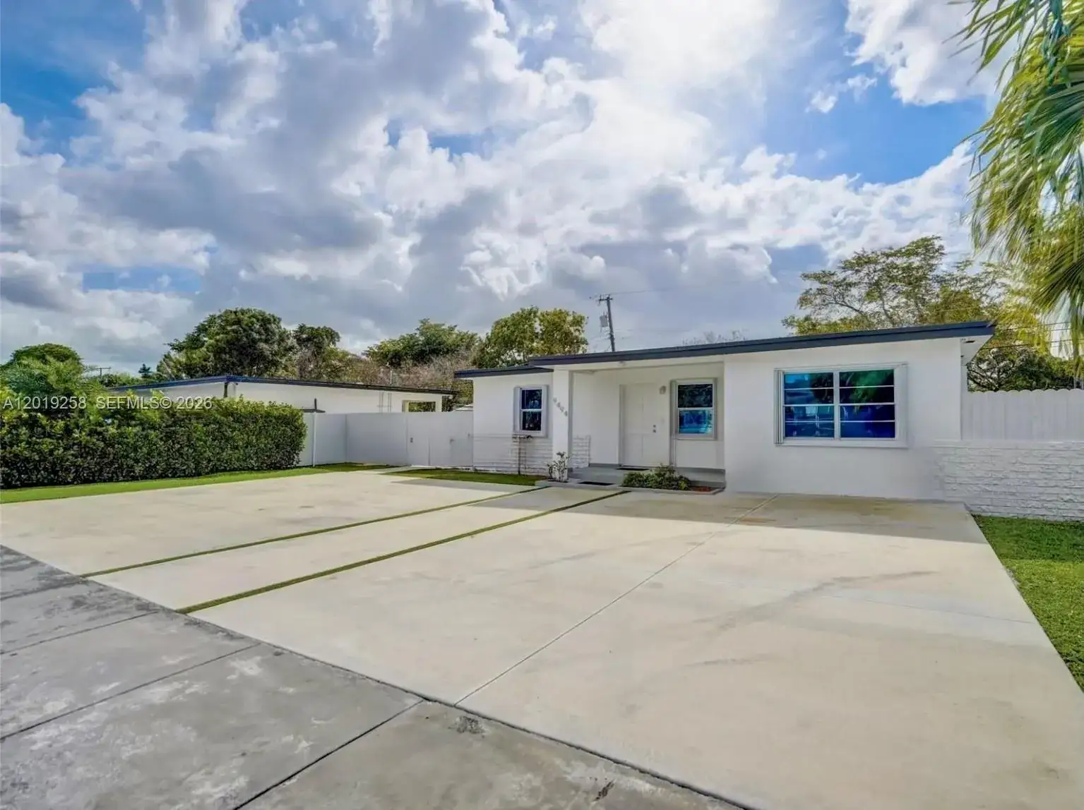 9494 SW 39th St, Miami FL 33165