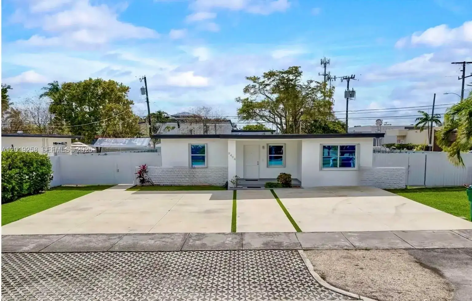 9494 SW 39th St, Miami FL 33165 photo 2