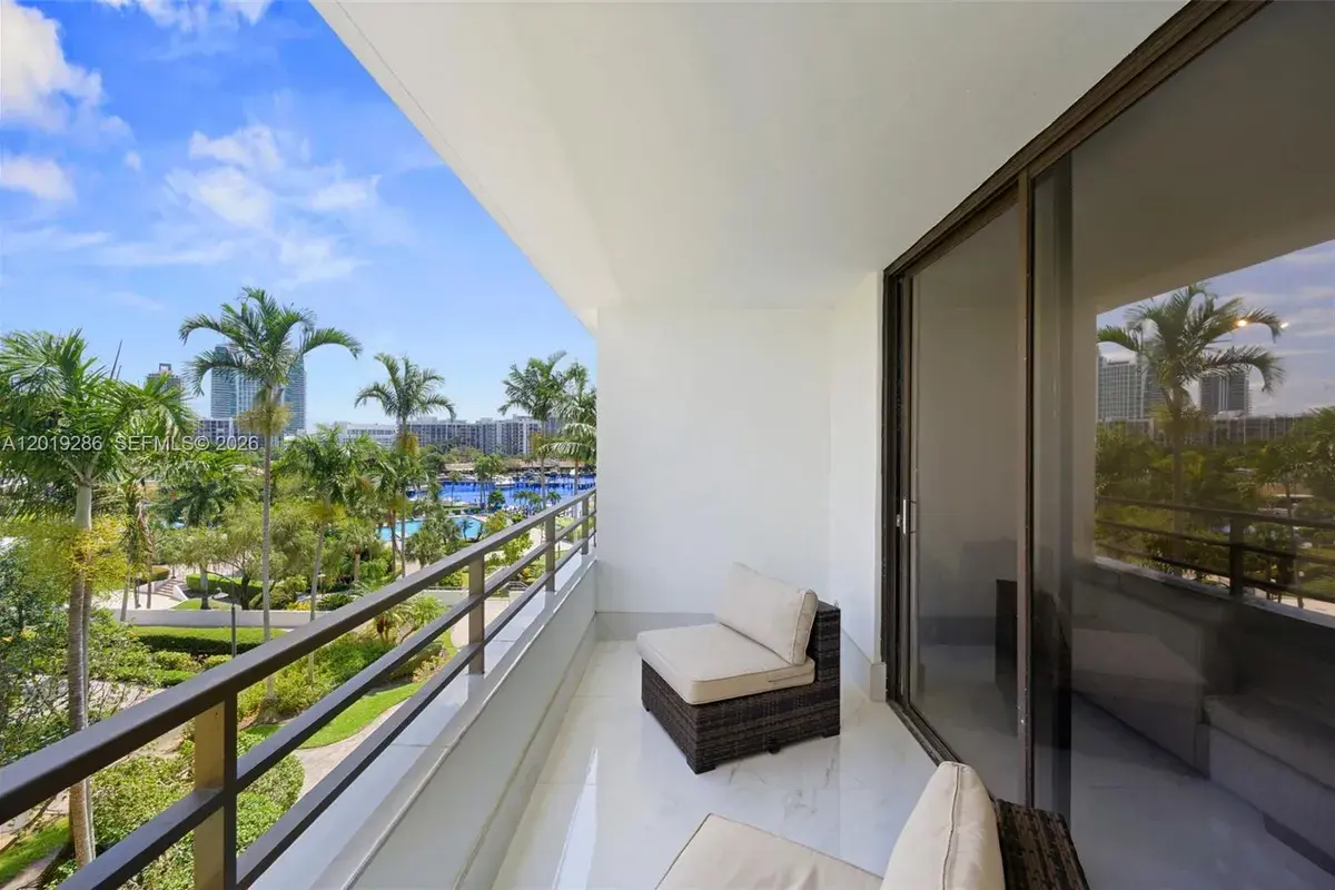 500 Three Islands Blvd # 206, Hallandale Beach FL 33009