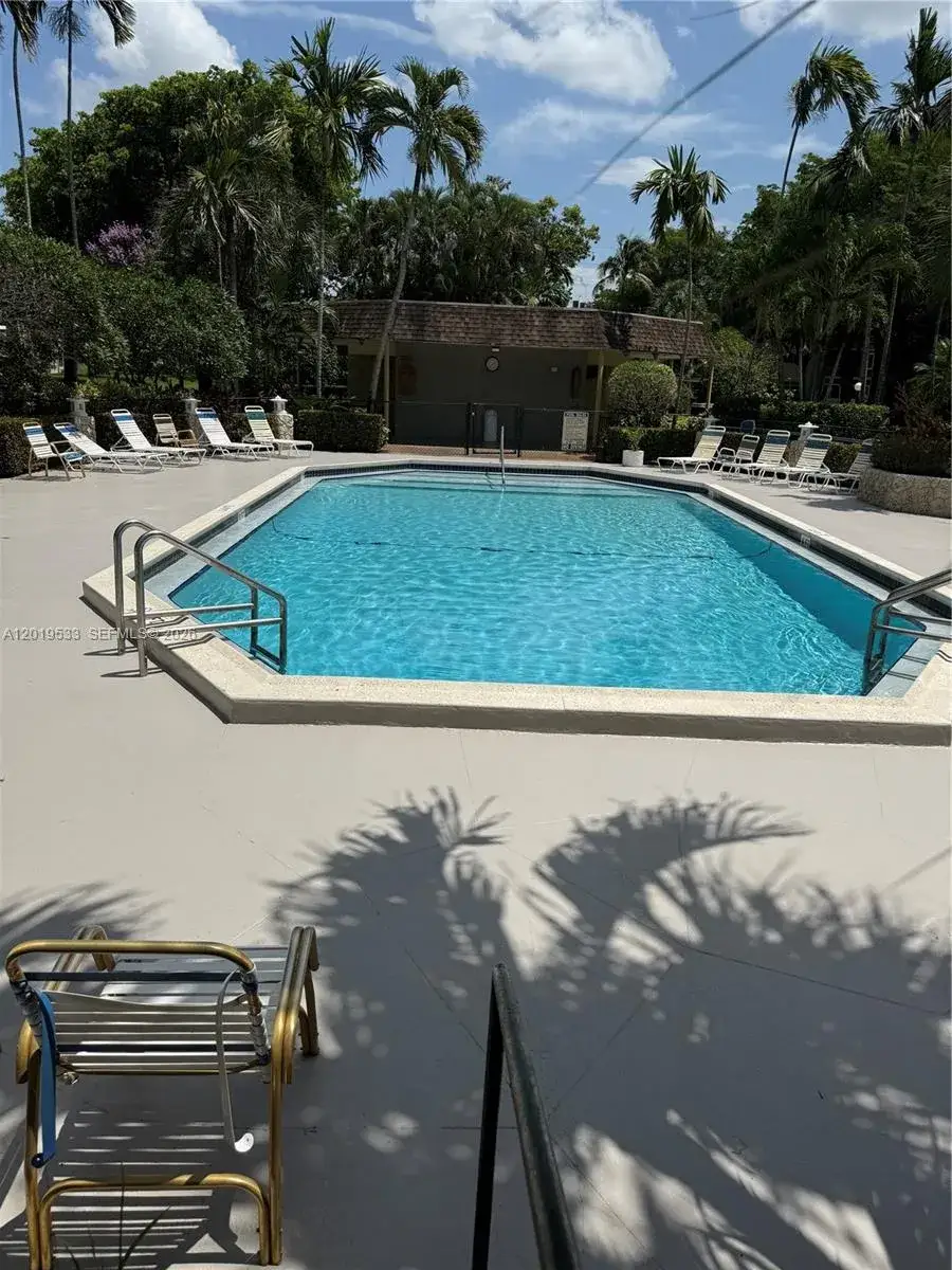 5131 W Oakland Park Blvd # 106, Lauderdale Lakes FL 33313