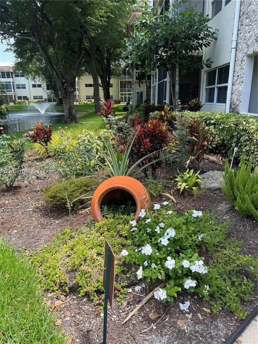 5131 W Oakland Park Blvd # 106, Lauderdale Lakes FL 33313 photo 4